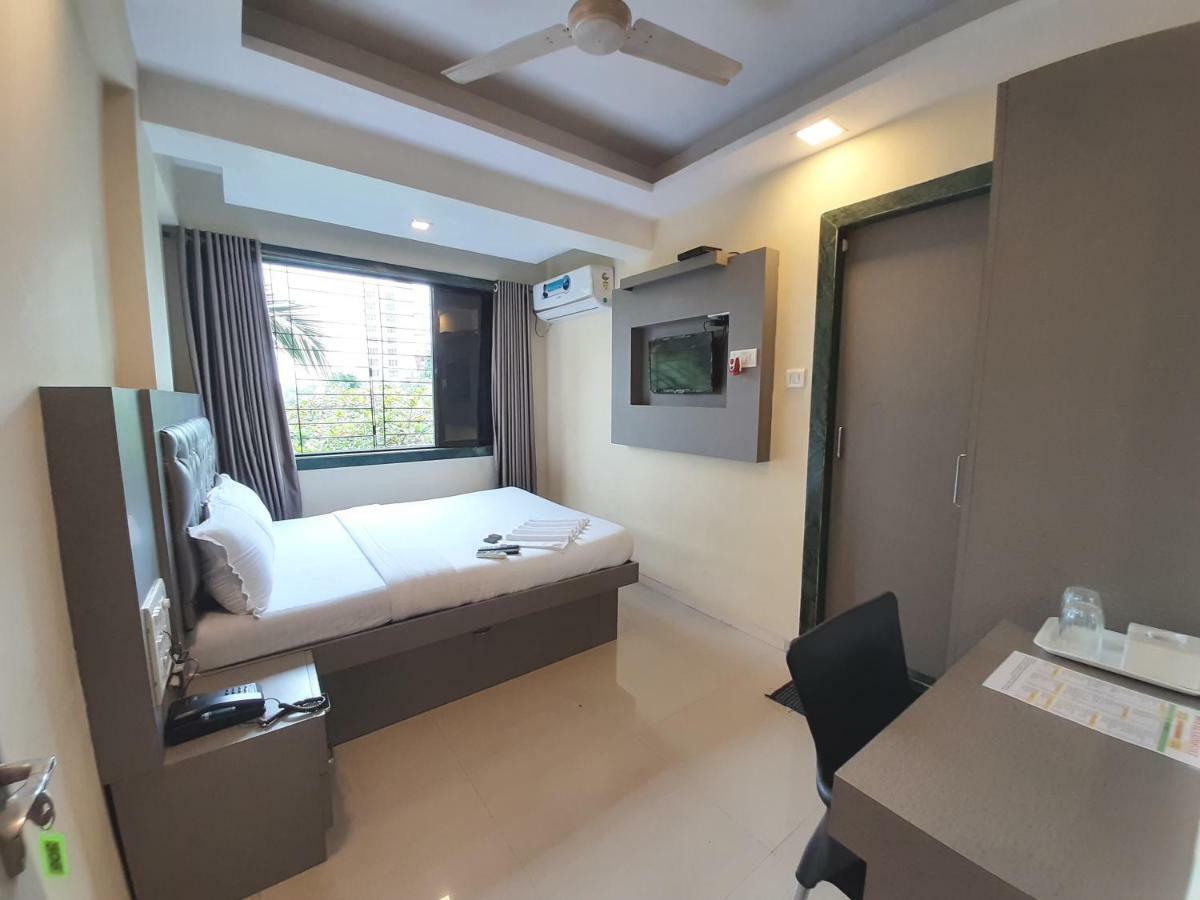 Hotel Royal Comfort Mumbai Exterior photo