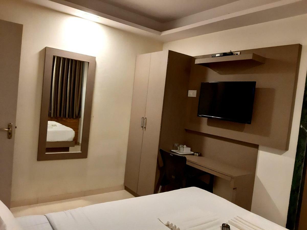 Hotel Royal Comfort Mumbai Exterior photo